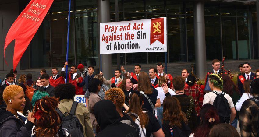 TFP bagpipes vs. liberal mob