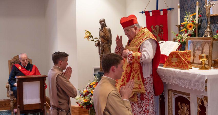Cardinal Burke celebrating the Holy Mass at the Academy